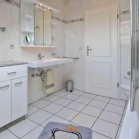 1 Bedroom Cozy In Sellin Ostseebad *